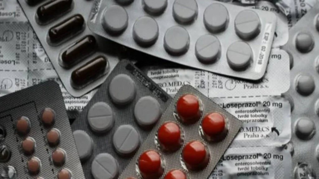 Painkillers for every ache? CDSCO warns of kidney risks, antibiotic misuse