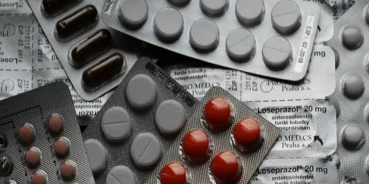 Painkillers for every ache? CDSCO warns of kidney risks, antibiotic misuse