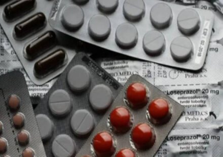 Painkillers for every ache? CDSCO warns of kidney risks, antibiotic misuse