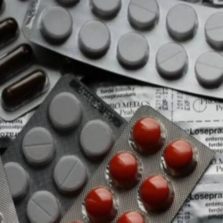 Painkillers for every ache? CDSCO warns of kidney risks, antibiotic misuse
