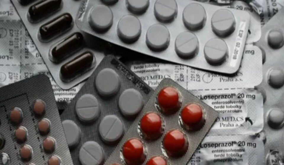 Painkillers for every ache? CDSCO warns of kidney risks, antibiotic misuse